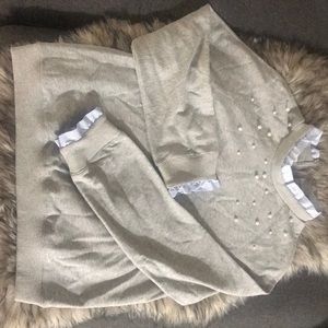 Pearl sweatshirt with blue accent collar